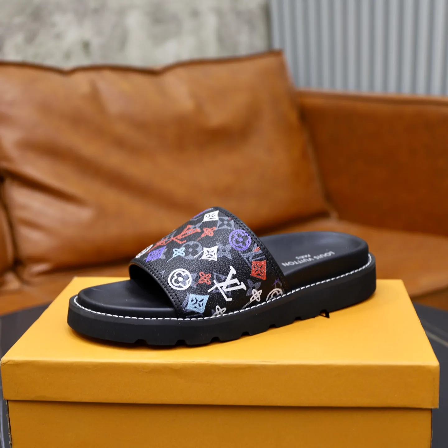 Ex-factory price: 320💰🙅‍♂️🙅‍♂️🙅‍♂️ Brand: LV Louis Vuitton Standard code: 38-45 Grade: Same as the official website Material: Original material design Original rubber wear-resistant molded outsole Style category: Men's fashion sandals Distinguished luxury brand elements Top luxury Color: Actual picture color